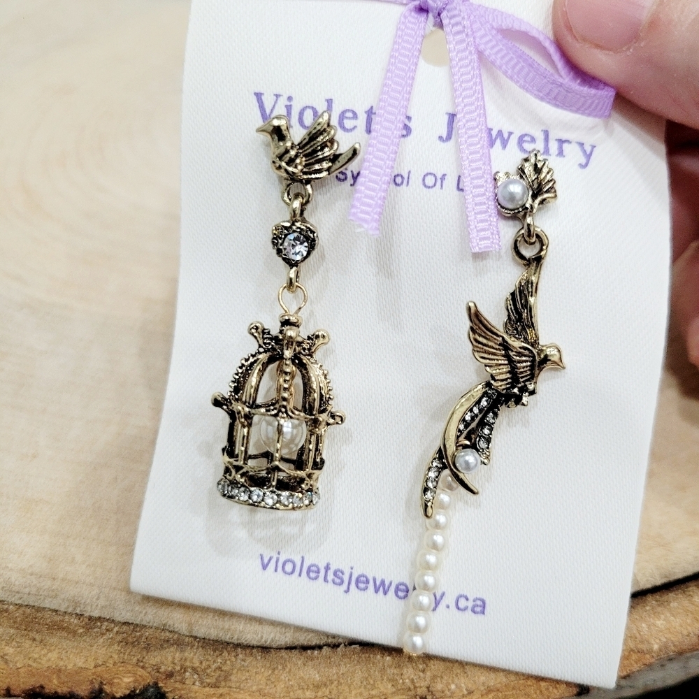 Brand New Gold Tone Bird Cage Pearl Earrings